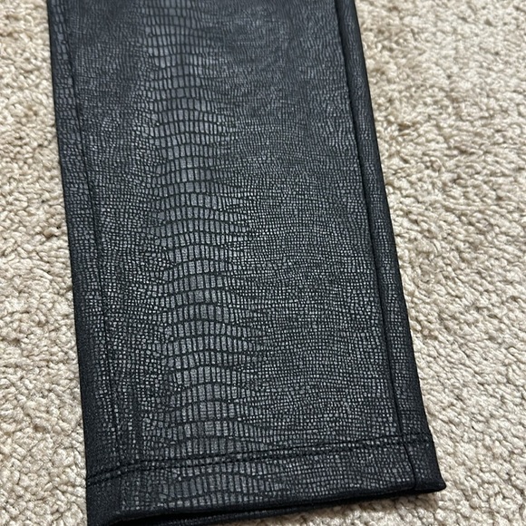 LIVERPOOL Jacqueline Skinny Jean Black Leather Snake Skin Print Legging 4/27 NWT - Picture 2 of 6